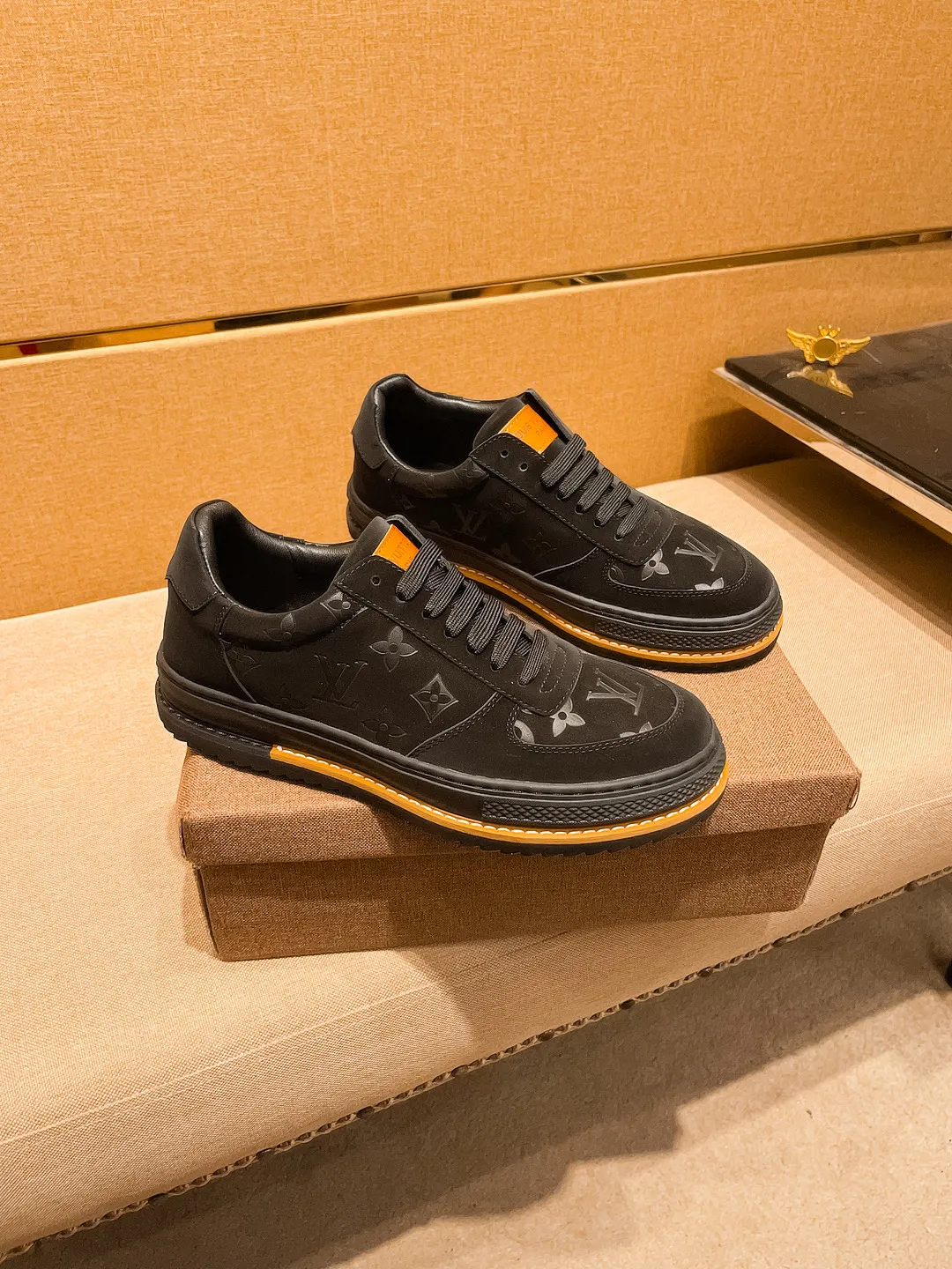🚘🚘Factory batch 420💰[LV]🔥Louis Vuitton, a high-end men's shoe brand, official website 1:1 latest masterpiece: the upper is made of first-layer cowhide imported from Italy with a comfortable and breathable lining➕original non-slip and wear-resistant outsole🔥, making walking more convenient and comfortable! An exclusive new model, a stunning work, a beautiful 1:1 replica [color] compared to the official quality! Create a fashionable personality to set off your uniqueness! A must-have for trendy men! Classic 🔥 Size: 38-44 Colors 🔥 1⃣️ colors available 🔥.